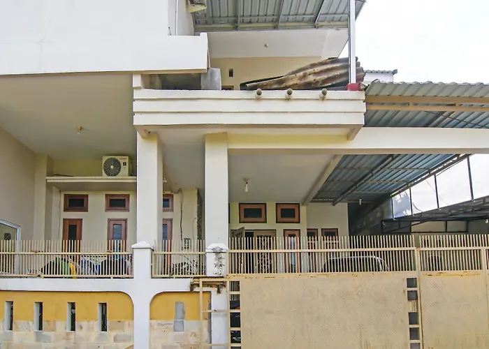 SPOT ON 91958 Flamboyan 25 Homestay Syariah Pekanbaru